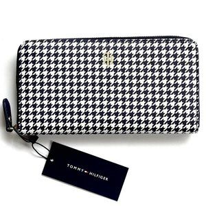 Tommy Hilfiger Women's Classic Zip Around Wallet